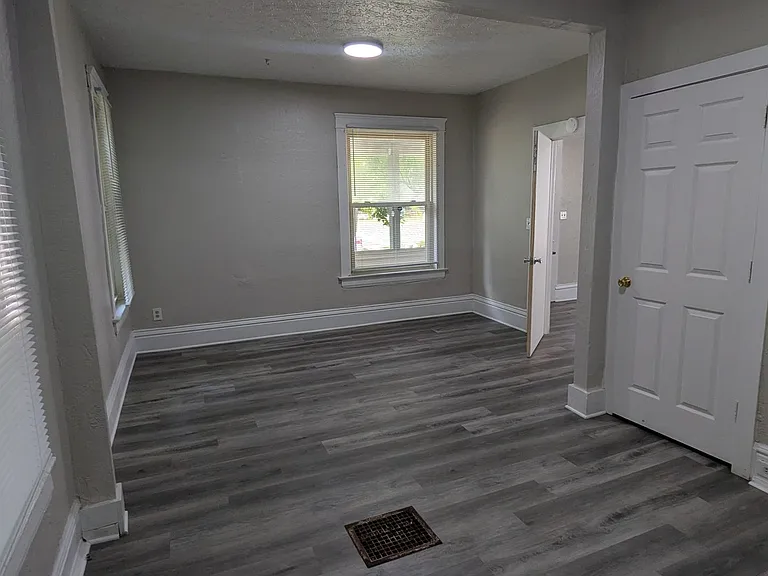 653 Sumner St — Photo 8