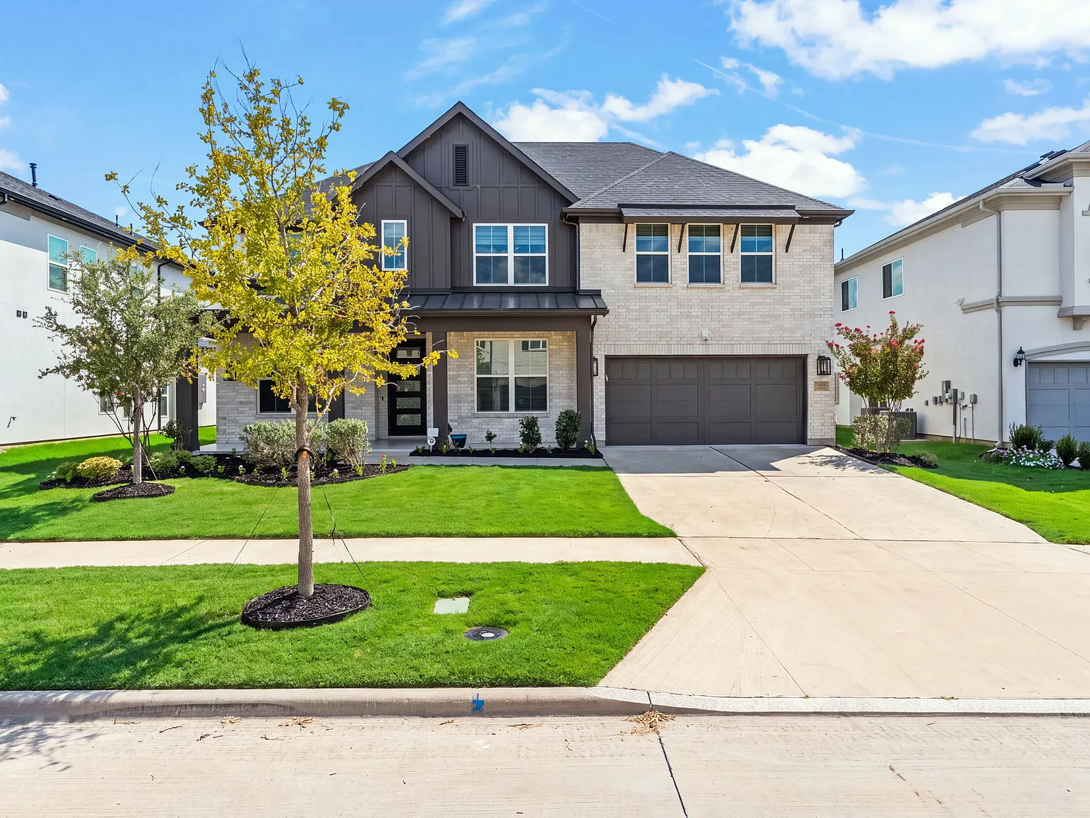 5 bed, 3632 sqft, $4,900 — Photo 1