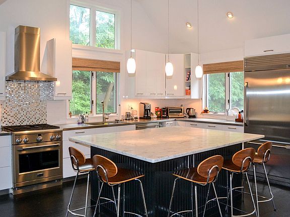 2nd image of 102 Captains Neck Ln