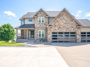 1555 S 50th St, West Des Moines, IA 50265