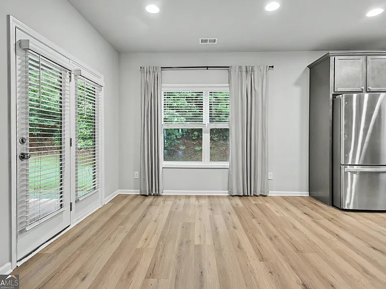 270 Southridge — Photo 16
