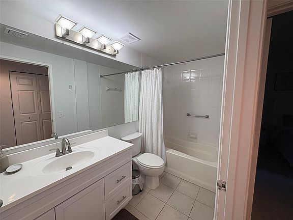 4th image of 780 S Sapodilla Ave Ph 3
