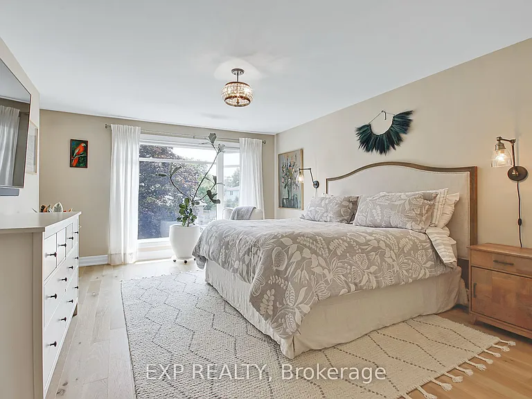 895 Dresden Cres — Photo 32