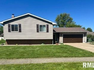 11 N Grand Ave, Jacksonville, IL 62650
