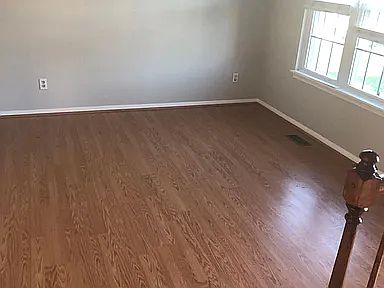 5th image of 374 Logan Dr