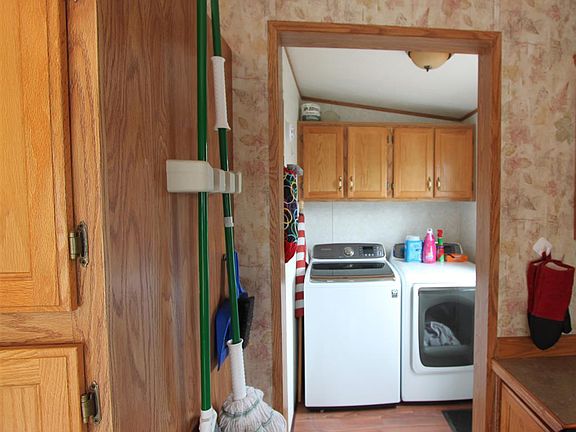 2nd image of 513 Westwood Cir