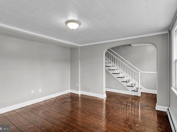 3rd image of 332 W Savory St