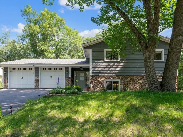 712 Country Pl, Burnsville, MN 55337