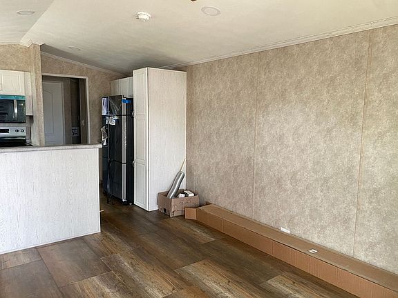 4th image of 1605 N 36th St #1506