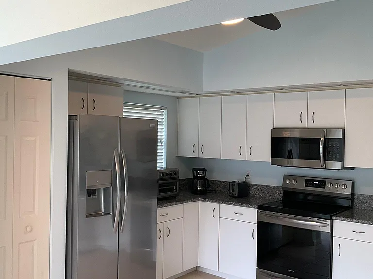 819 Montrose Dr #202 — Photo 9