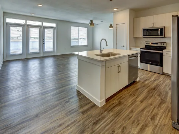 Brixton South Shore, 2435 E Riverside Dr #215, Austin, TX 78741