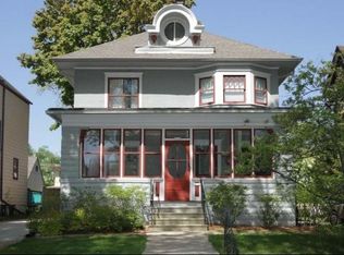 2919 N Hackett Ave, Milwaukee, WI 53211