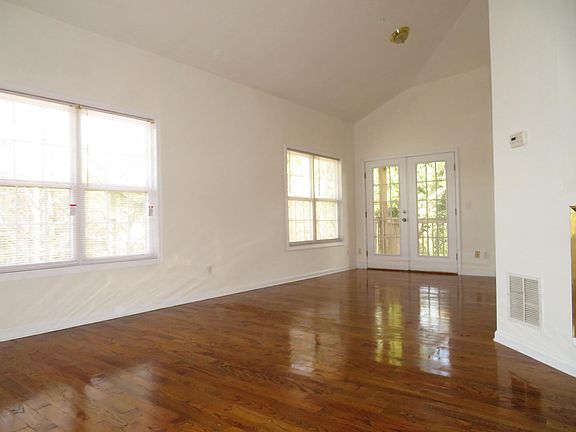 4th image of 8842 Fairview Blf