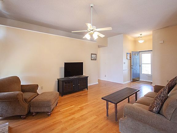 3rd image of 14621 Smith Rd