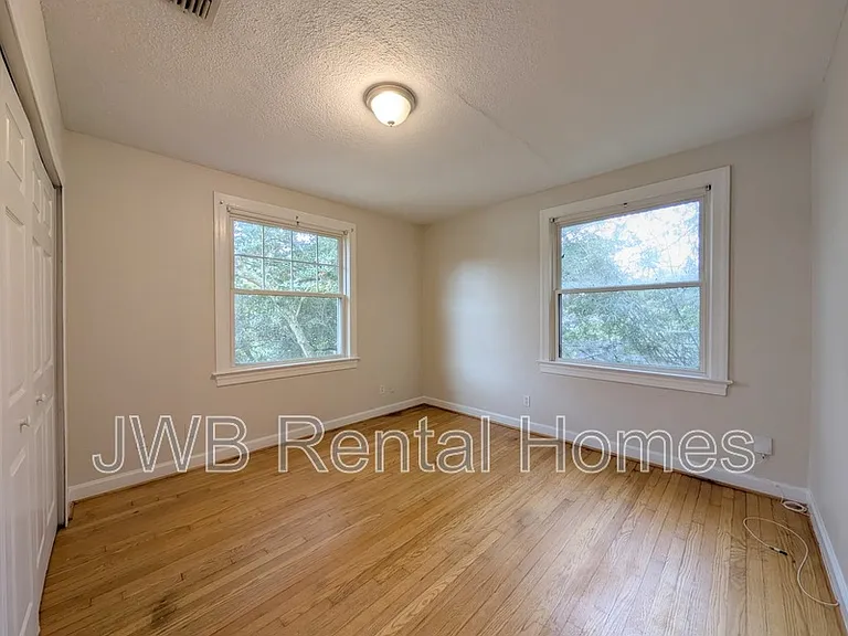 1377 Ingleside Ave #B — Photo 6