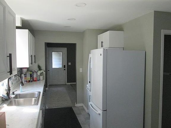 5th image of 706 Lawn Dr