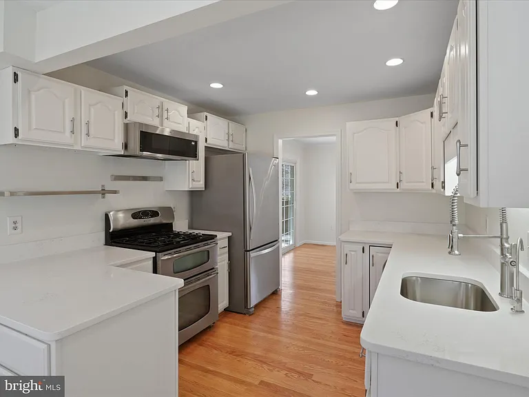 5200 Holden St — Photo 13
