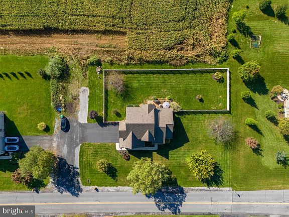 2nd image of 3576 Fox Hill Dr