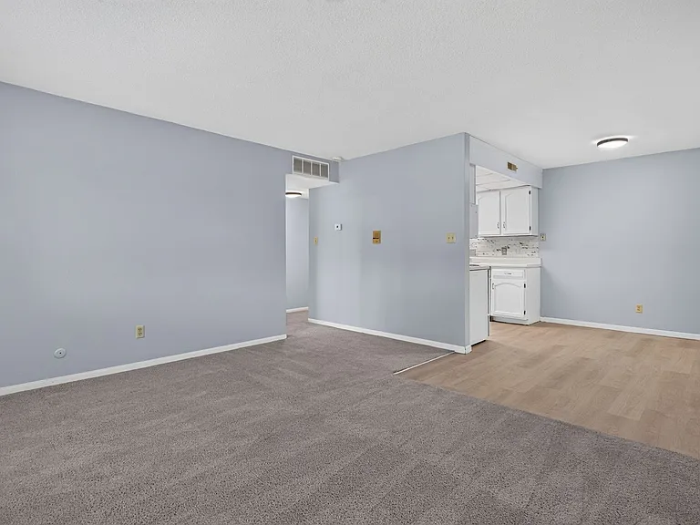 Kellogg Place Apartments — Photo 9
