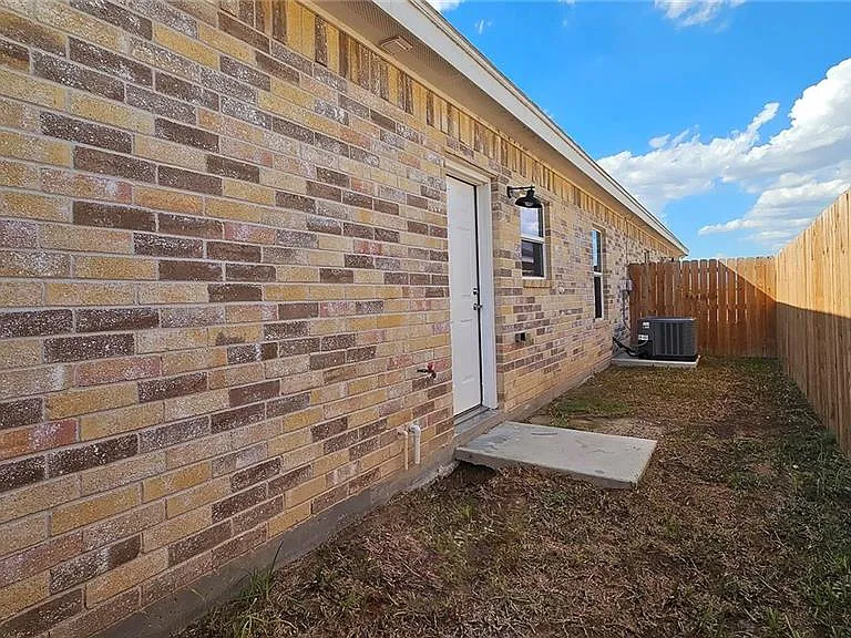 2809 E Israel Ave #1 — Photo 12