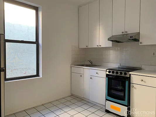 Rented by City Connections Realty | media 16