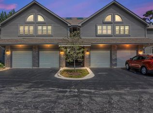 404 Clarendon Ct, Clarendon Hills, IL 60514
