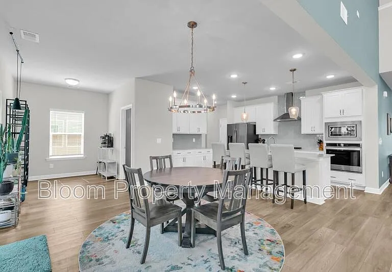 451 Carrara Dr — Photo 11
