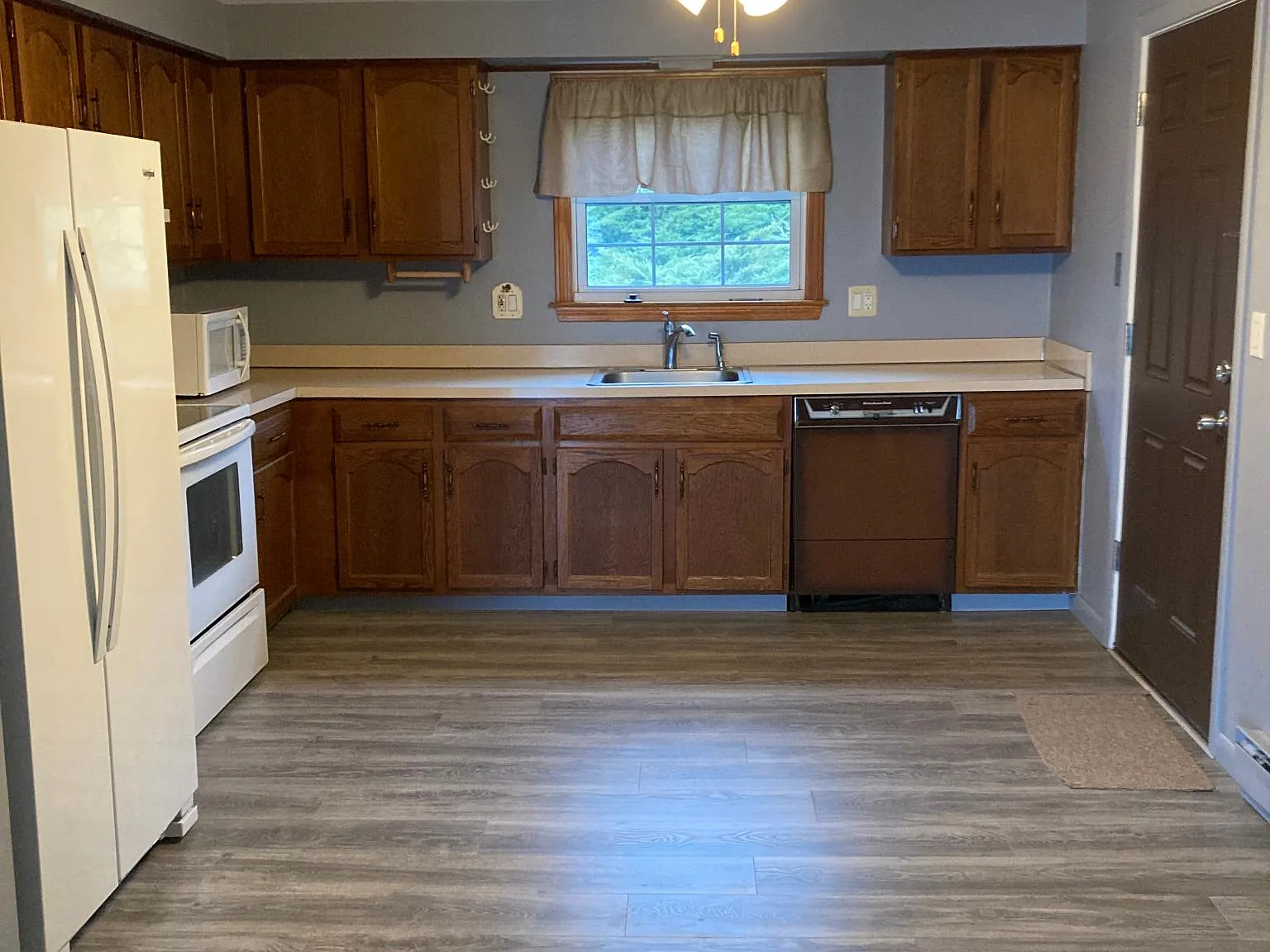 2 bed, 1000 sqft, $2,200 — Photo 2