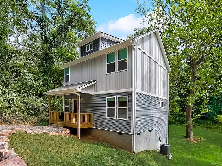 47 Hillcrest Rd — Photo 2