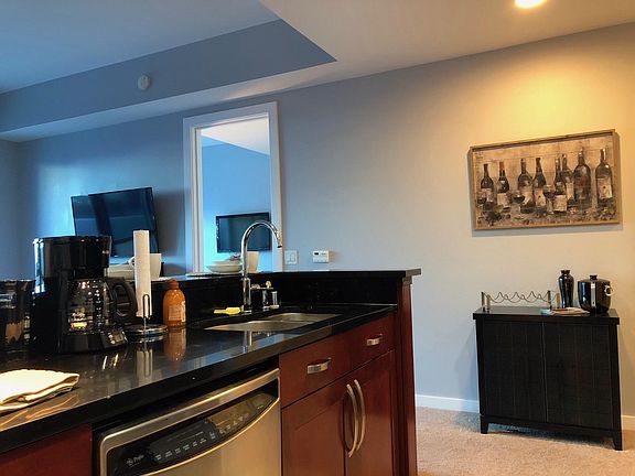 5th image of 4575 Dean Martin Dr Unit 401