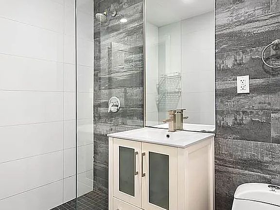 5th image of 106 Harman St #1
