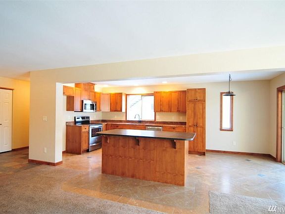 3rd image of 520 11th St NE APT 7