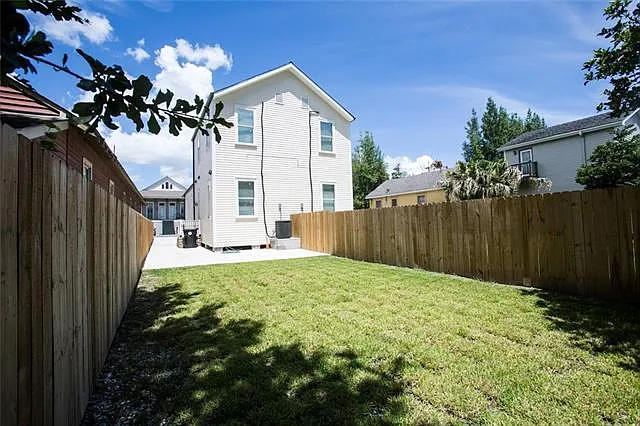 8118 Belfast St — Photo 18