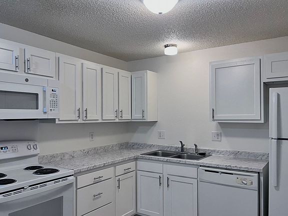 3rd image of 127 W 45th St #A