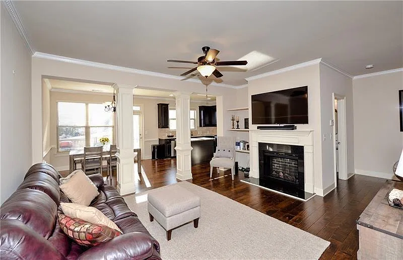 4 bed, 3.5 bath, 2628 sqft, $3,200 — Photo 3