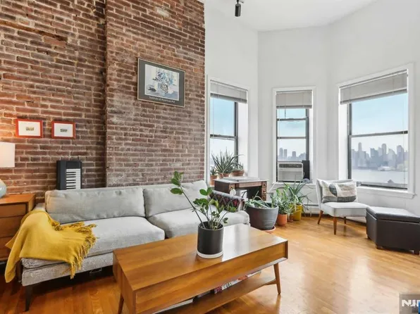 963-965 Boulevard E, Weehawken, NJ 07086