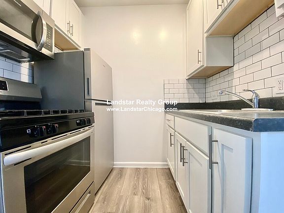 3rd image of 4241 N Kenmore Ave Unit 110