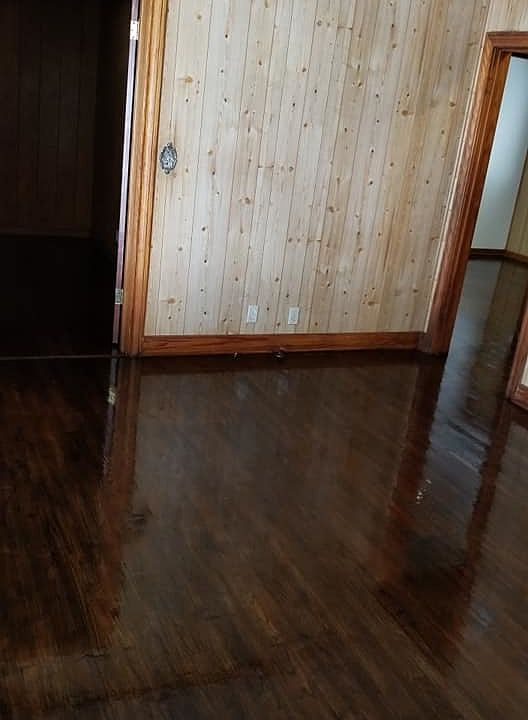 1st image of 611 Park Ln