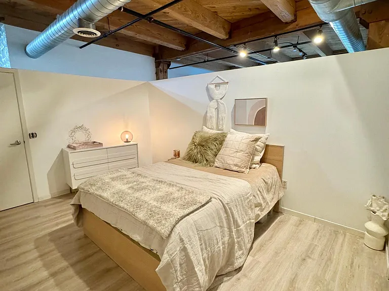 234 E Reservoir Ave #303 — Photo 22