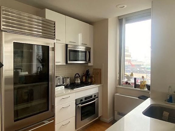 4th image of 635 W 42nd St APT 8F