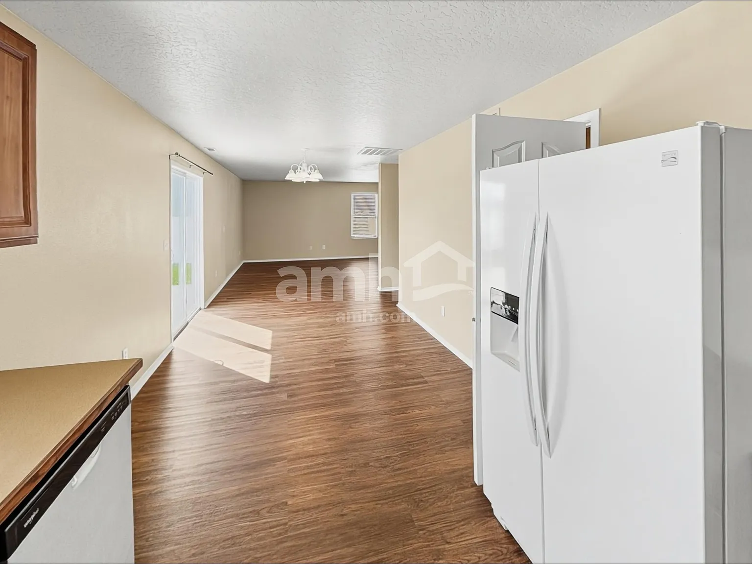 4 bed, 2.5 bath, 2308 sqft, $2,715 — Photo 4