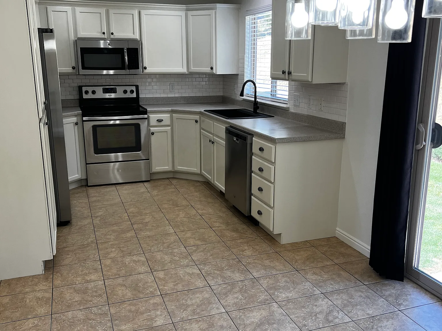 3 bed, 2.5 bath, 1780 sqft, $2,000 — Photo 3
