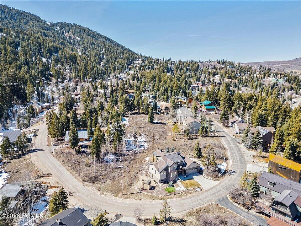 1st image of 390 Woodland Dr
