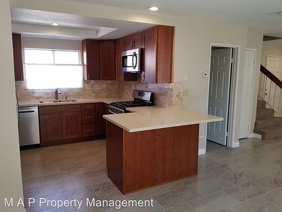 3rd image of 216 Jasmine Ln