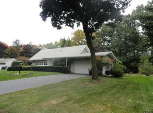 908 Meadow Ln, Niskayuna, NY 12309