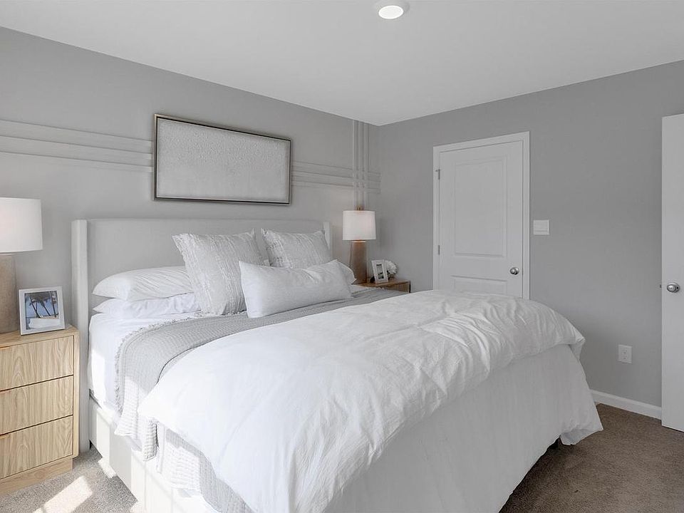 1st image of 20 Forest Park Dr
