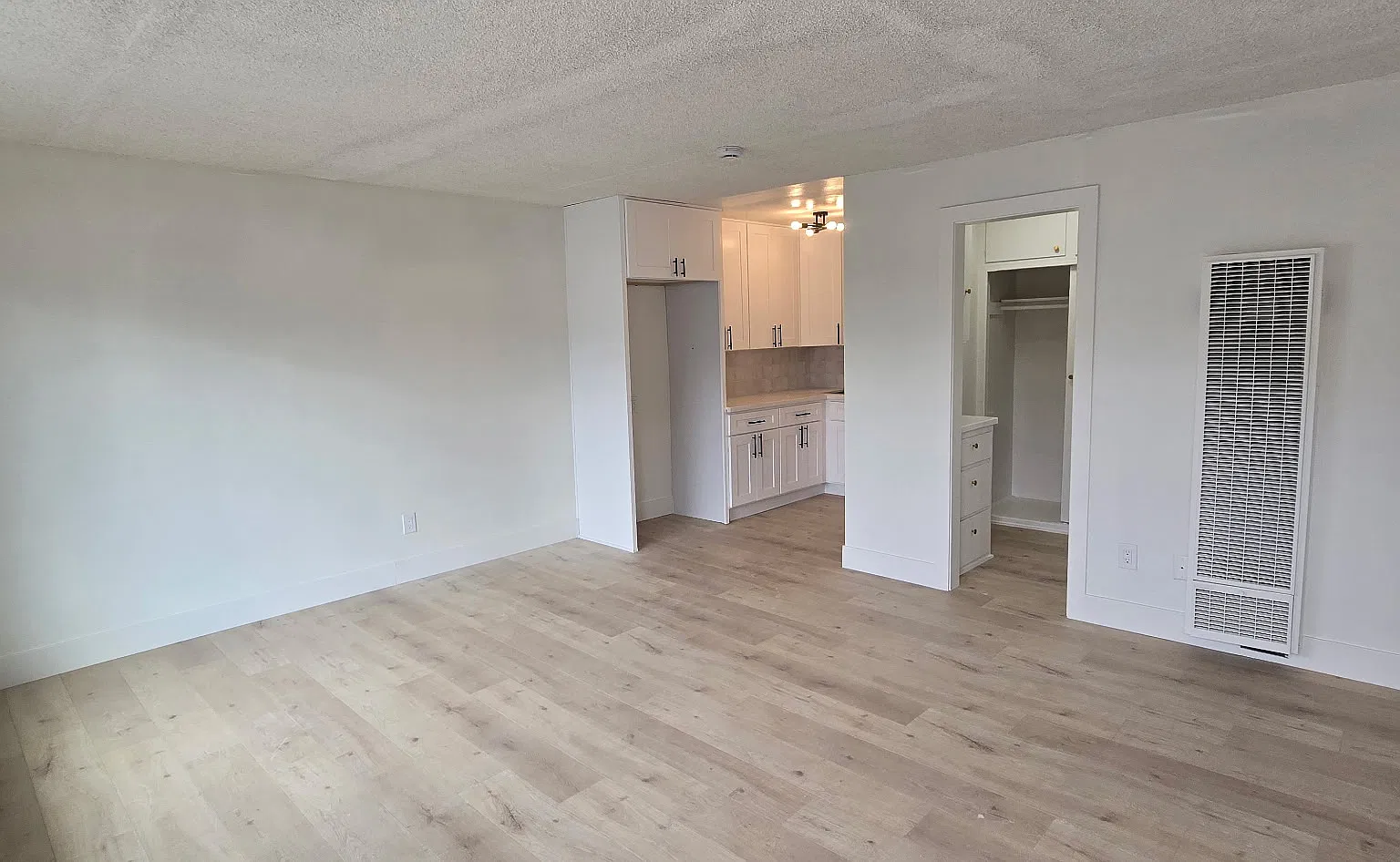 18216 Kingsdale Ave — Photo 1