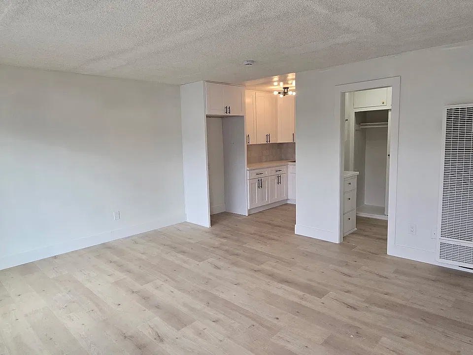 18216 Kingsdale Ave #16