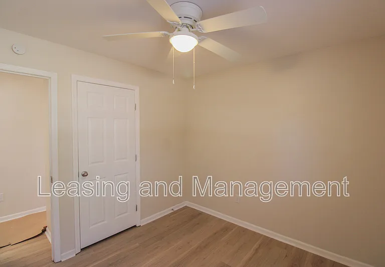 305 Millcreek Dr — Photo 16