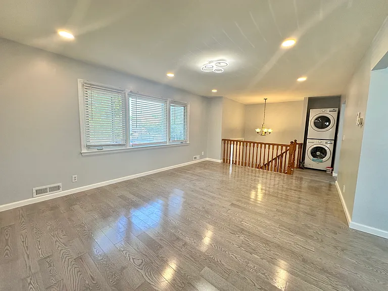109 Manila Ave #2 — Photo 2
